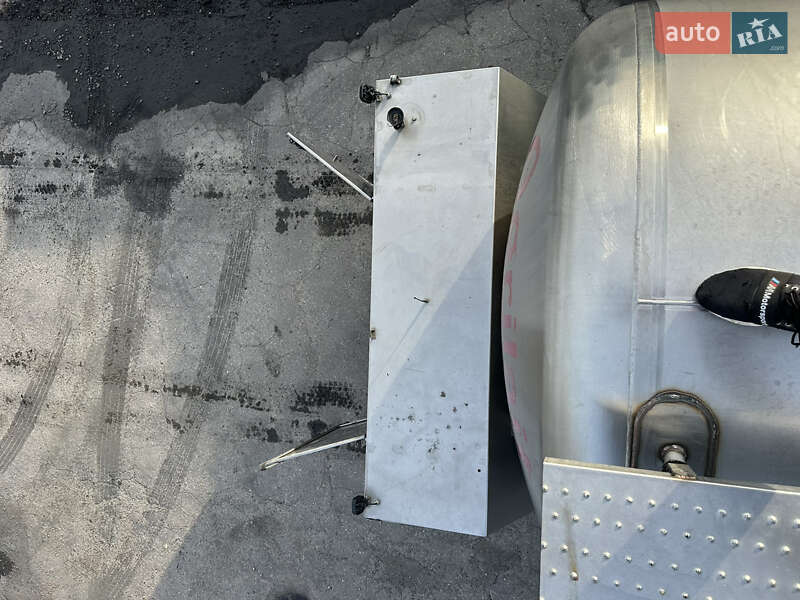 Цистерна напівпричіп Maisonneuv S338FG 2008 в Павлограді