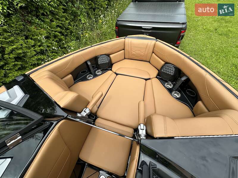 Катер Malibu Wakesetter 2024 в Києві