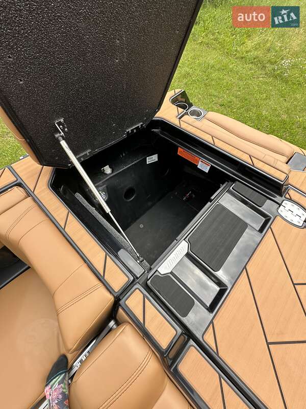Катер Malibu Wakesetter 2024 в Києві