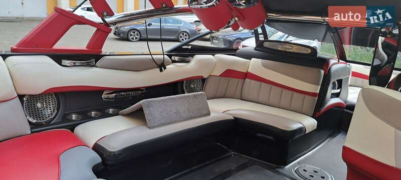 Катер Malibu Wakesetter 2012 в Києві