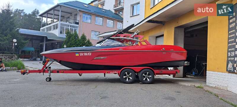Катер Malibu Wakesetter 2012 в Києві