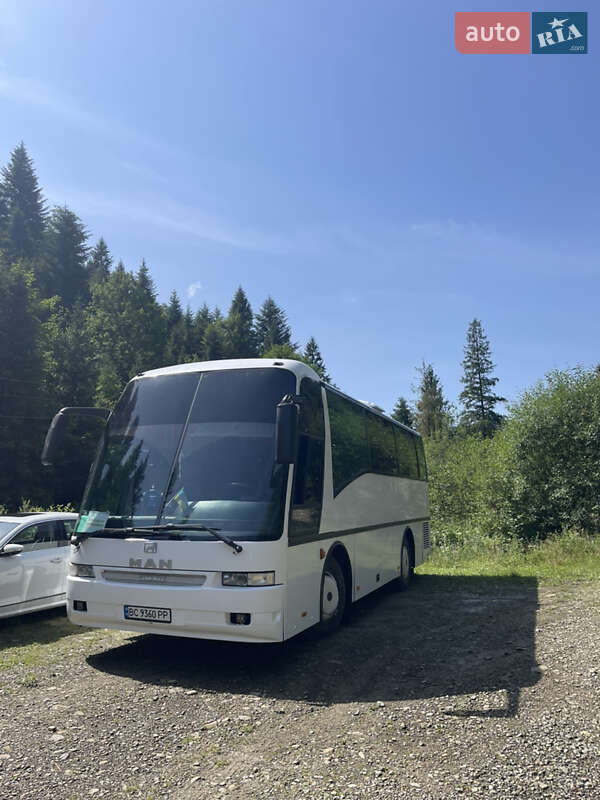 Туристичний / Міжміський автобус MAN 11.220 1998 в Львові