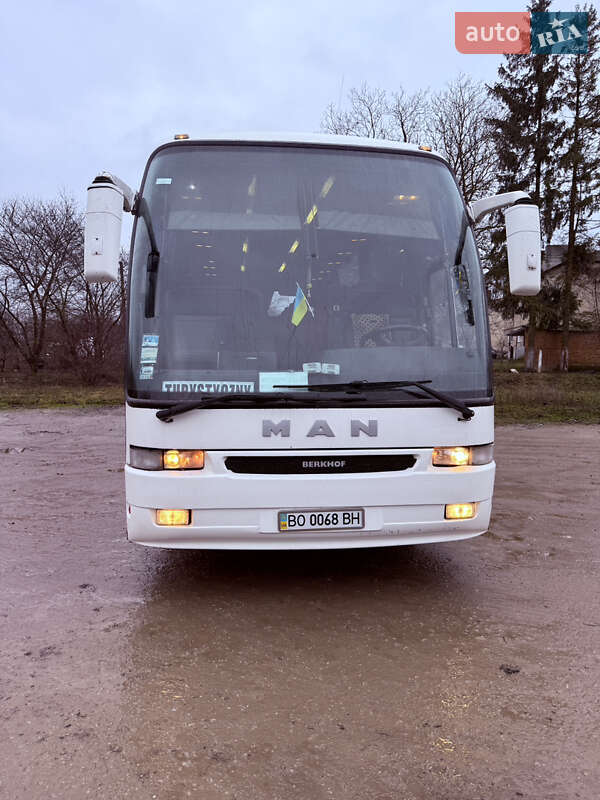 Туристический / Междугородний автобус MAN 11.220 2000 в Теребовле