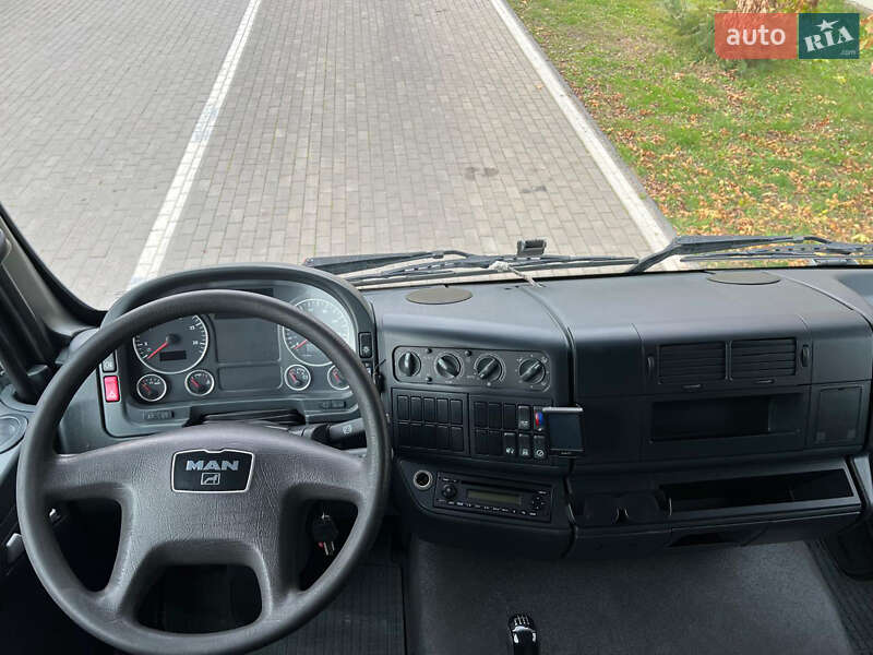 Вантажний фургон MAN 12.220 2011 в Луцьку