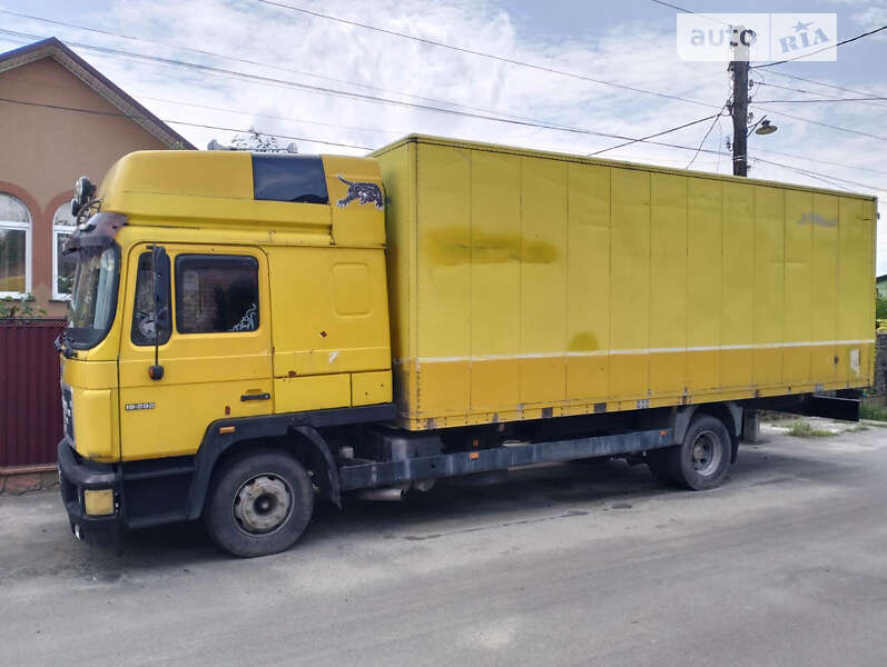 Вантажний фургон MAN 12.232 1995 в Хмельницькому