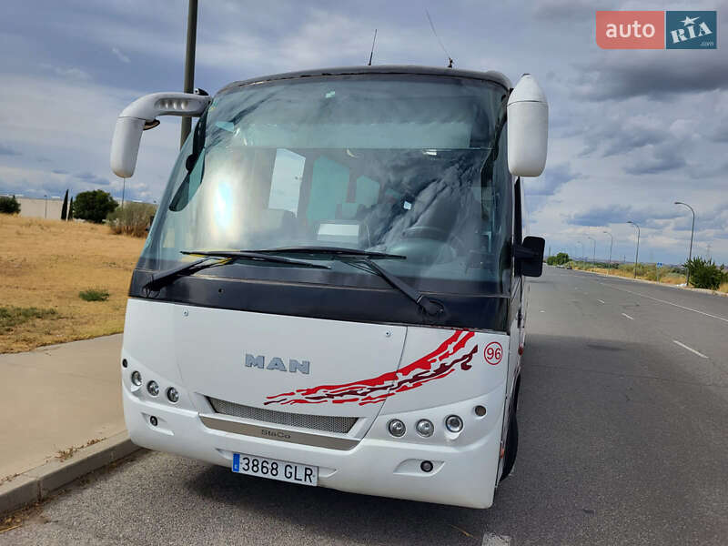 Туристичний / Міжміський автобус MAN 13.220 2009 в Чернівцях