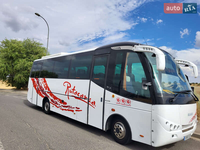 Туристичний / Міжміський автобус MAN 13.220 2009 в Чернівцях