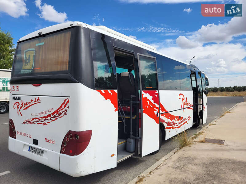Туристичний / Міжміський автобус MAN 13.220 2009 в Чернівцях