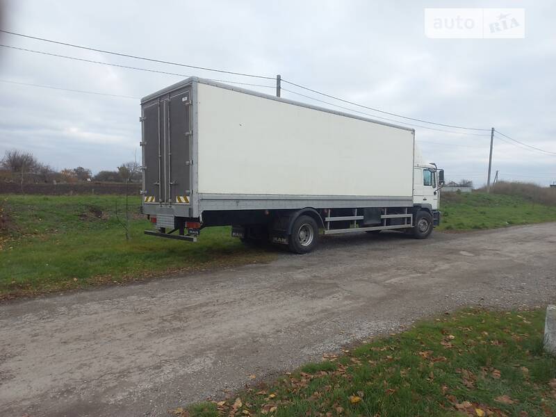 Вантажний фургон MAN 18.220 2005 в Новомосковську
