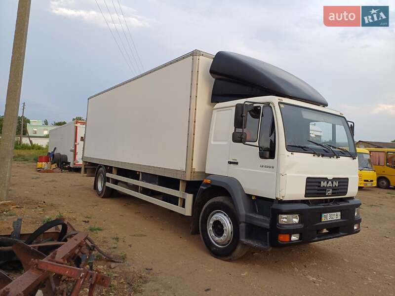 Грузовой фургон MAN 18.220 2001 в Николаеве