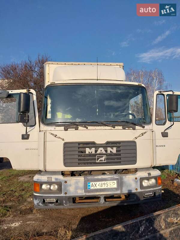 Вантажний фургон MAN 18.224 2002 в Харкові