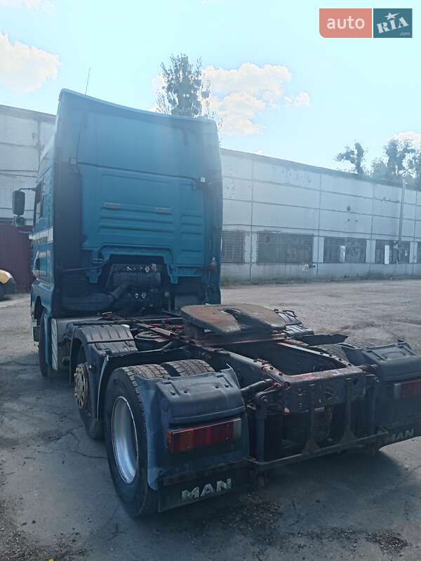 Тягач MAN 26.413 2002 в Києві