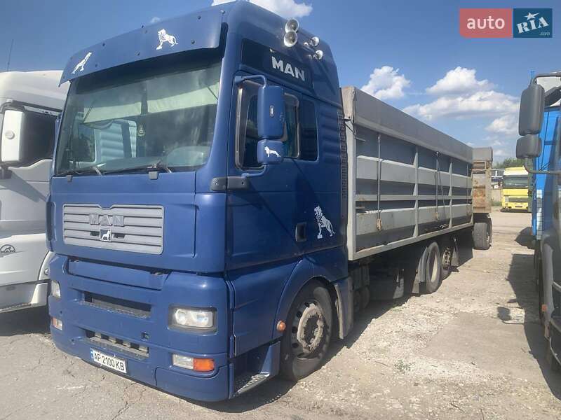 Самосвал MAN 26.480 2004 в 