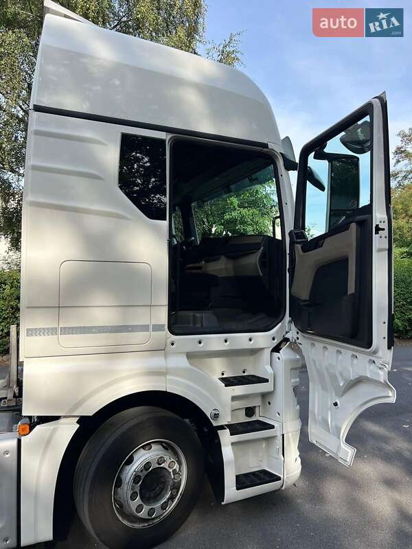 Контейнеровоз MAN 26 2021 в Черновцах