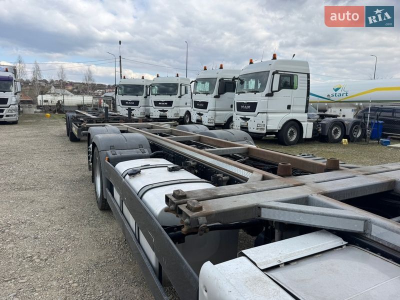 Контейнеровоз MAN 26 2020 в Черновцах