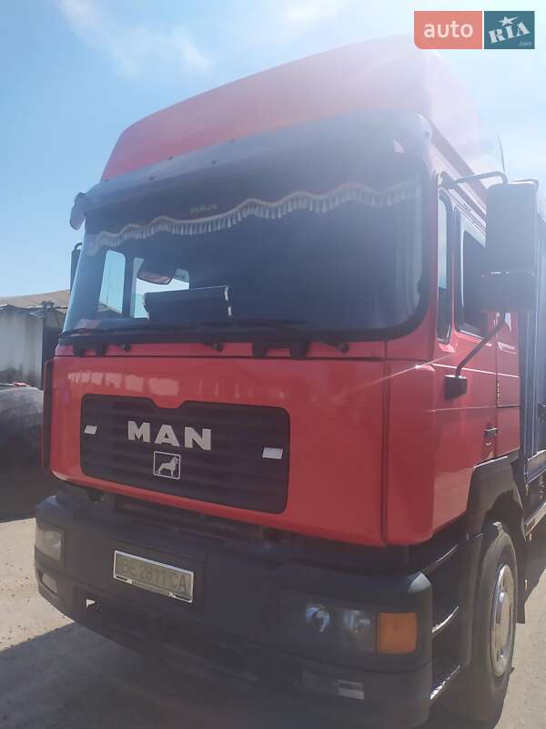 Контейнеровоз MAN F 2000 2001 в Кривом Озере