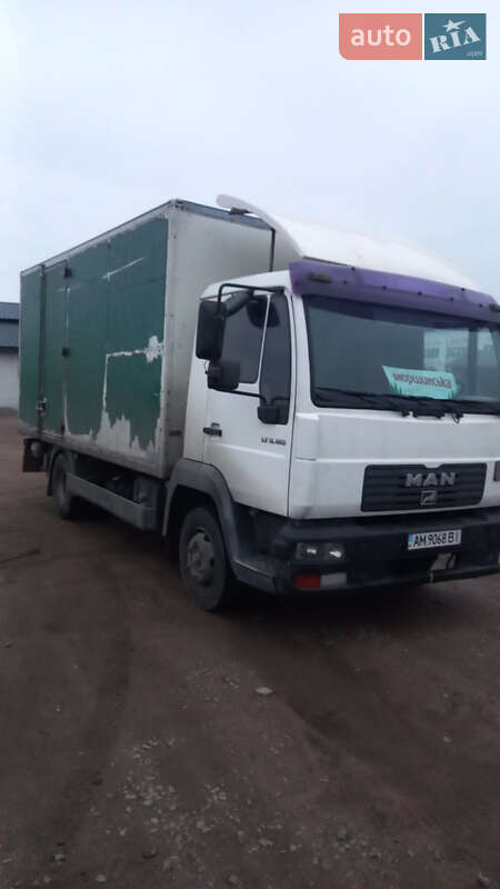 Вантажний фургон MAN L 2000 2005 в 