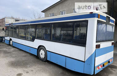 Міський автобус MAN NL 202 2003 в Чернівцях