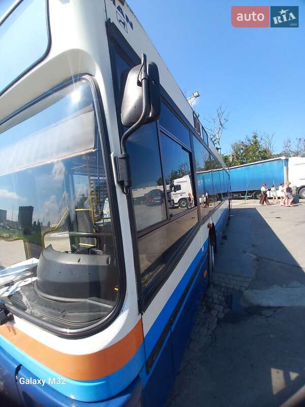 Міський автобус MAN NL 202 1998 в Стрию