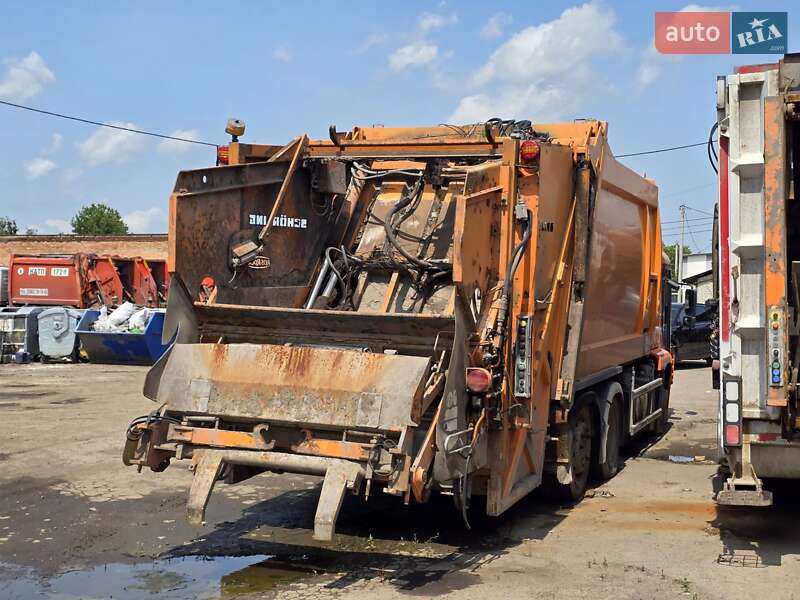 Мусоровоз MAN TGA 2005 в Ровно