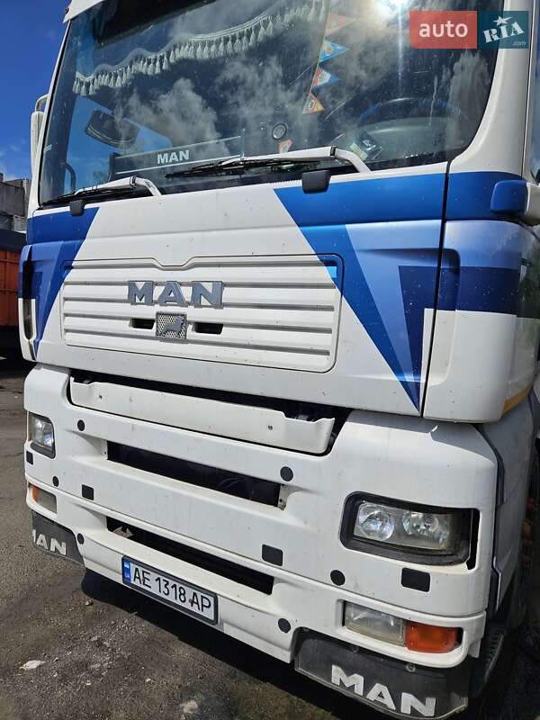 Зерновоз MAN TGA 2001 в Дніпрі