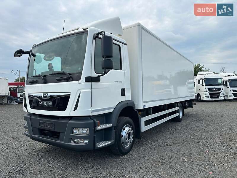 Грузовой фургон MAN TGM 2020 в Луцке