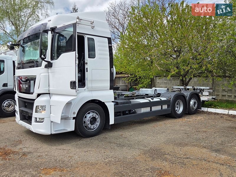 Контейнеровоз MAN TGX 2015 в Черновцах