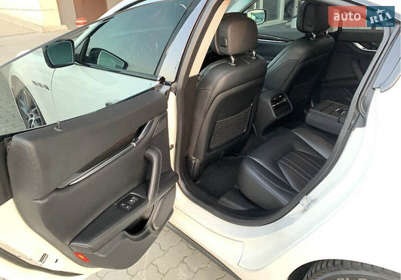 Седан Maserati Ghibli 2014 в Львові