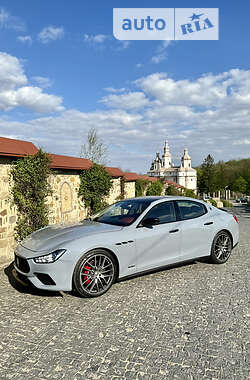 Седан Maserati Ghibli 2016 в 