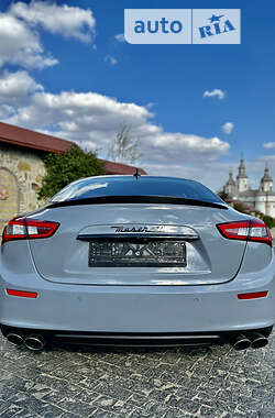 Седан Maserati Ghibli 2016 в 