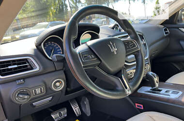 Седан Maserati Ghibli 2014 в Львове