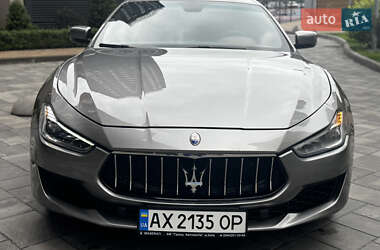 Седан Maserati Ghibli 2013 в 