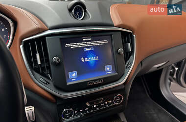 Седан Maserati Ghibli 2013 в 