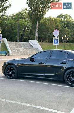 Седан Maserati Ghibli 2017 в 