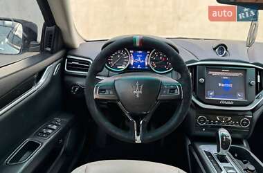 Седан Maserati Ghibli 2015 в 