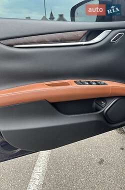 Седан Maserati Ghibli 2015 в 
