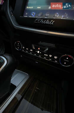 Седан Maserati Ghibli 2014 в 