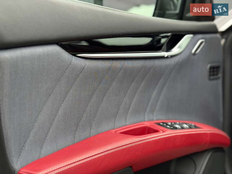 Седан Maserati Ghibli 2018 в Киеве