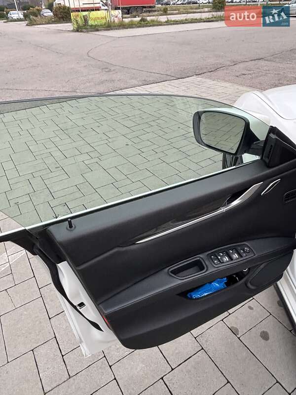 Седан Maserati Ghibli 2014 в Тячеве