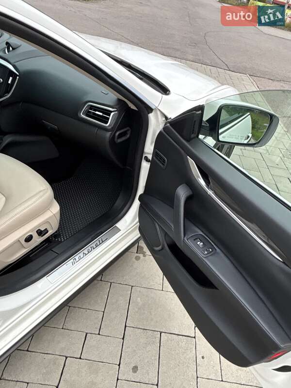 Седан Maserati Ghibli 2014 в Тячеве