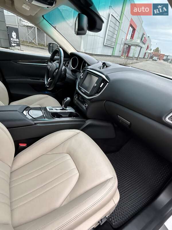 Седан Maserati Ghibli 2014 в Тячеве