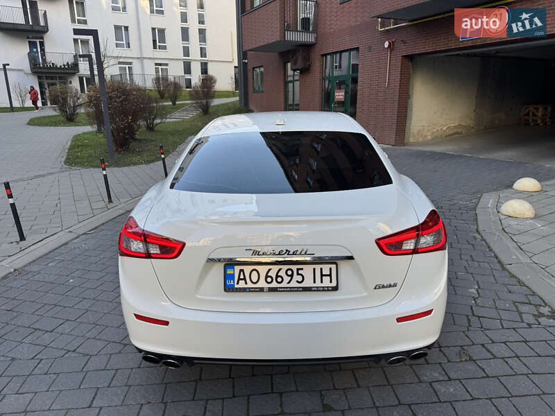Седан Maserati Ghibli 2014 в Львові