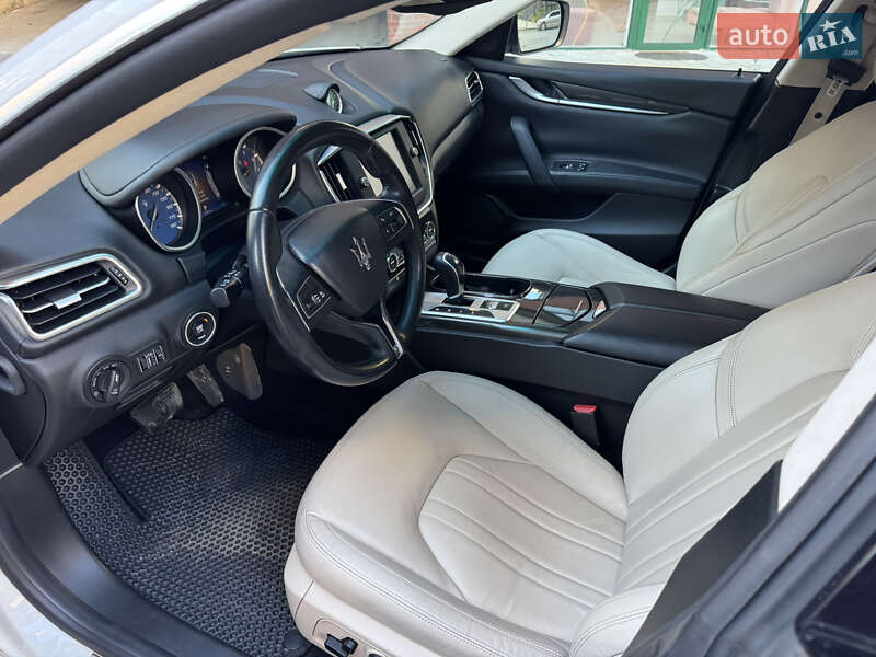 Седан Maserati Ghibli 2014 в Львові