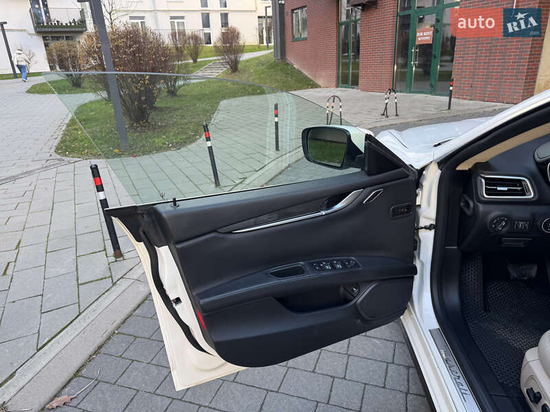 Седан Maserati Ghibli 2014 в Львові