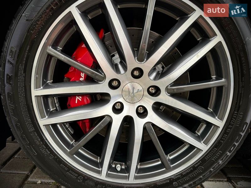 Седан Maserati Ghibli 2014 в Івано-Франківську