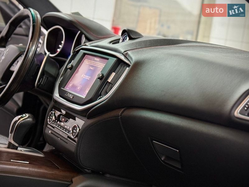 Седан Maserati Ghibli 2014 в Івано-Франківську