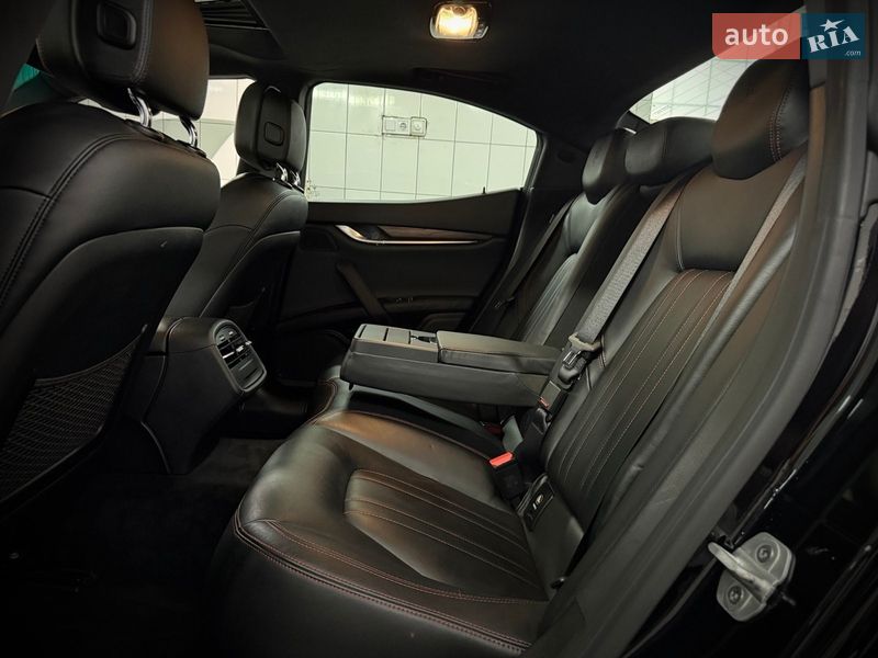 Седан Maserati Ghibli 2014 в Івано-Франківську
