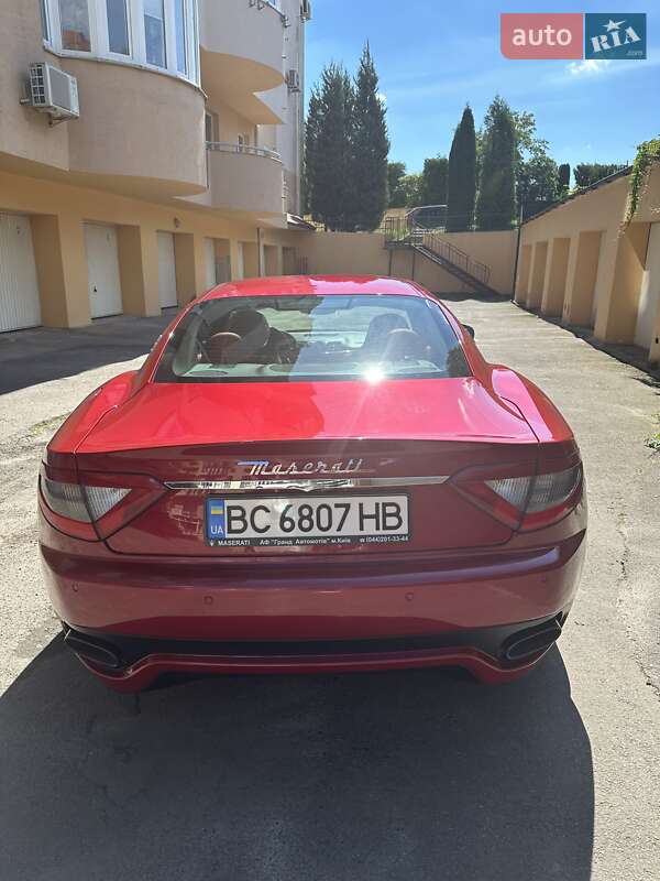 Купе Maserati GranTurismo 2014 в Львові