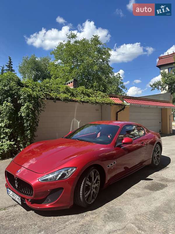 Купе Maserati GranTurismo 2014 в Львові