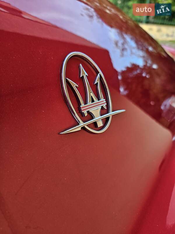 Купе Maserati GranTurismo 2014 в Львові